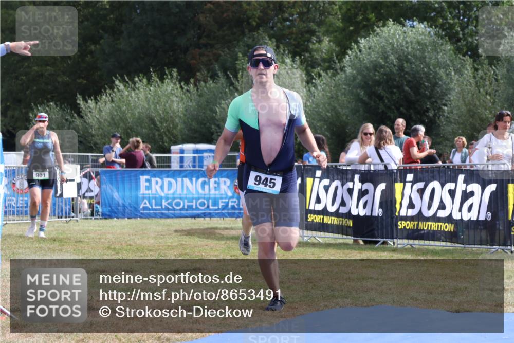 31.08.2025 - Elbe Triathlon Hamburg Strokosch-Dieckow http://msf.ph/oto/8653491 31.08.2025 11:25:25 Ziel 674, 945 meine-sportfotos.de