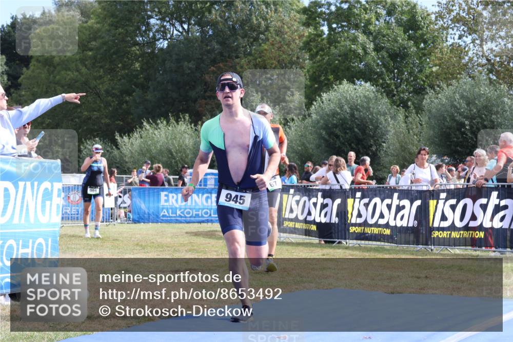 31.08.2025 - Elbe Triathlon Hamburg Strokosch-Dieckow http://msf.ph/oto/8653492 31.08.2025 11:25:26 Ziel 674, 945 meine-sportfotos.de