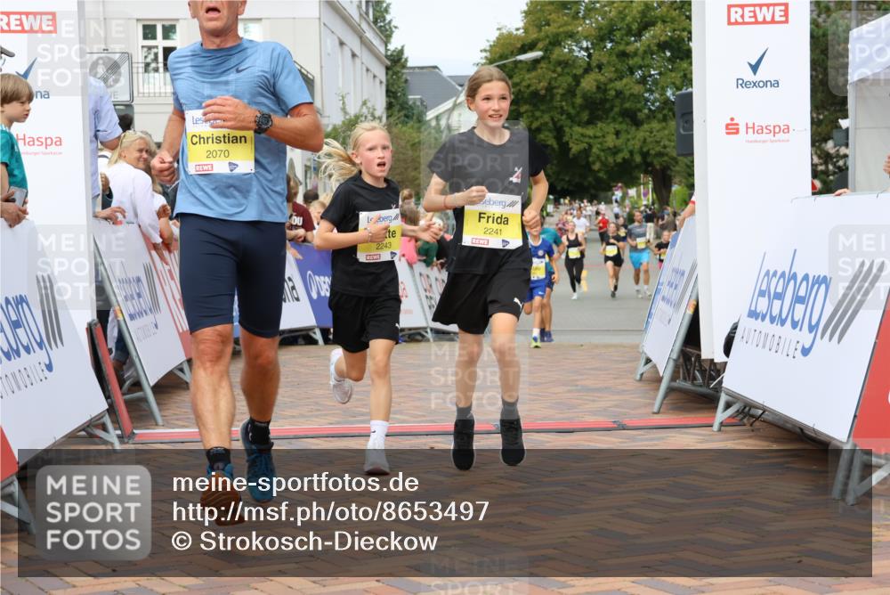 31.08.2025 - 21. Blankeneser Heldenlauf Strokosch-Dieckow http://msf.ph/oto/8653497 31.08.2025 10:25:55 Ziel 2342, 2472, 2070, 2241, 2243 meine-sportfotos.de