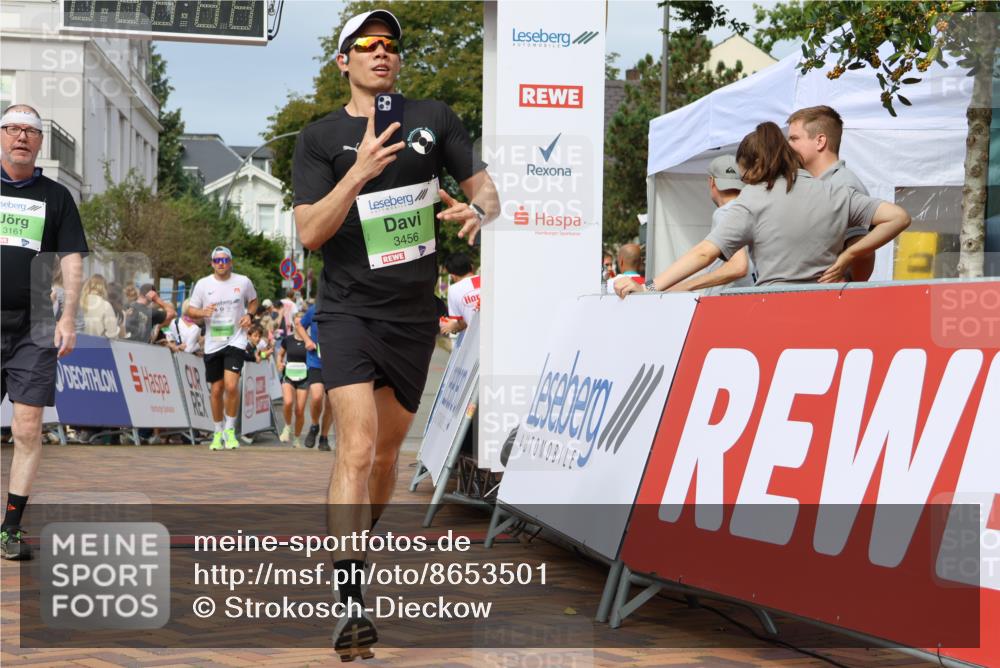 31.08.2025 - 21. Blankeneser Heldenlauf Strokosch-Dieckow http://msf.ph/oto/8653501 31.08.2025 11:07:42 Ziel 3456, 3239, 3453, 3161, 3728 meine-sportfotos.de