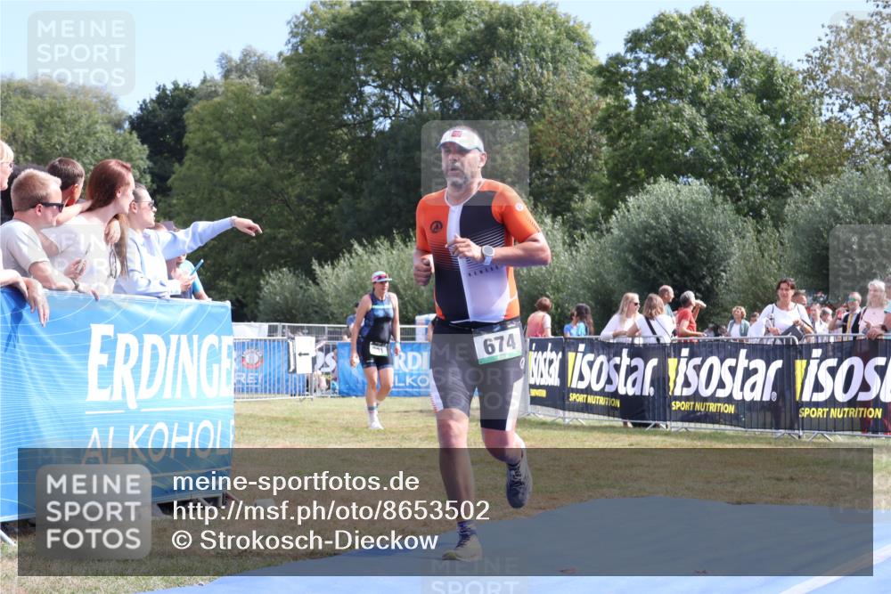 31.08.2025 - Elbe Triathlon Hamburg Strokosch-Dieckow http://msf.ph/oto/8653502 31.08.2025 11:25:27 Ziel 569, 674, 945 meine-sportfotos.de