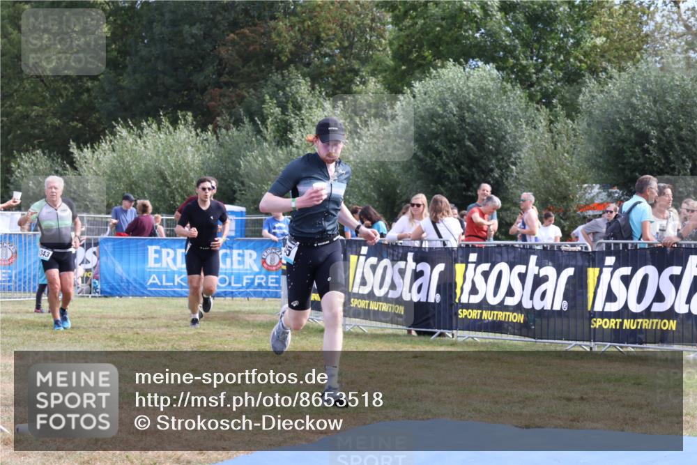31.08.2025 - Elbe Triathlon Hamburg Strokosch-Dieckow http://msf.ph/oto/8653518 31.08.2025 11:25:40 Ziel 569, 935, 1003, 1062, 1139 meine-sportfotos.de