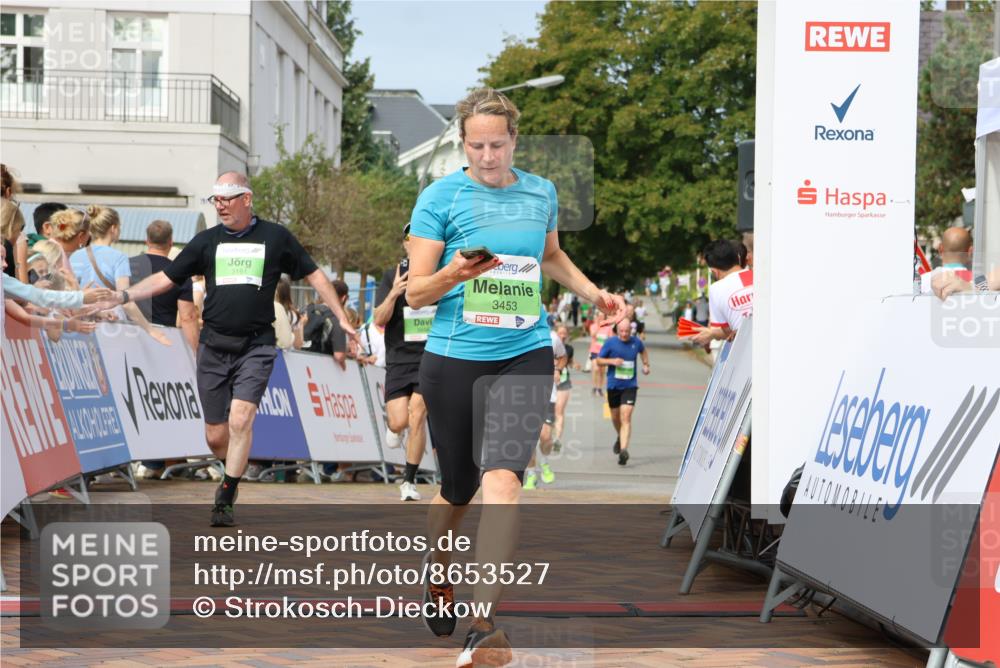 31.08.2025 - 21. Blankeneser Heldenlauf Strokosch-Dieckow http://msf.ph/oto/8653527 31.08.2025 11:07:39 Ziel 3562, 3456, 3453, 3161 meine-sportfotos.de