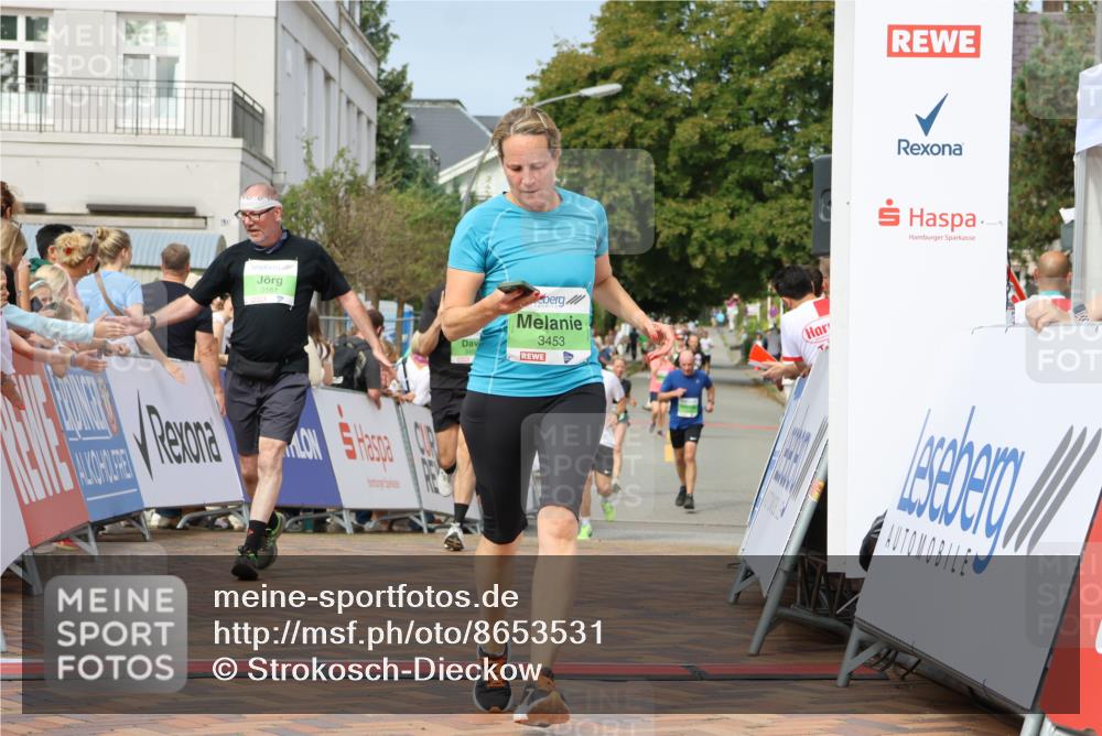 31.08.2025 - 21. Blankeneser Heldenlauf Strokosch-Dieckow http://msf.ph/oto/8653531 31.08.2025 11:07:39 Ziel 3562, 3456, 3453, 3161 meine-sportfotos.de