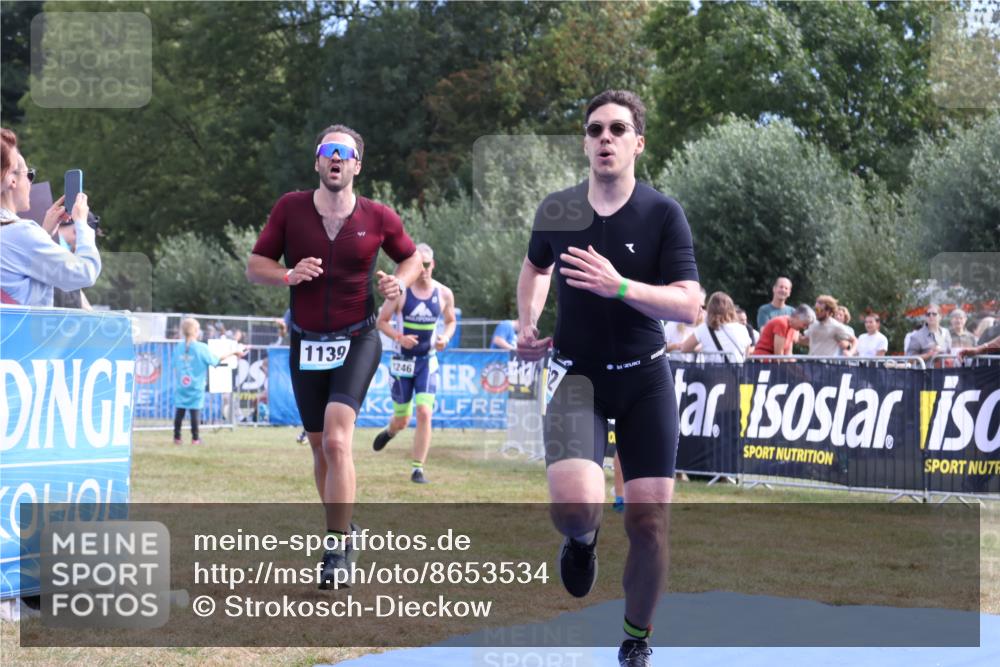 31.08.2025 - Elbe Triathlon Hamburg Strokosch-Dieckow http://msf.ph/oto/8653534 31.08.2025 11:25:45 Ziel 610, 935, 966, 1062, 1139, 1246 meine-sportfotos.de