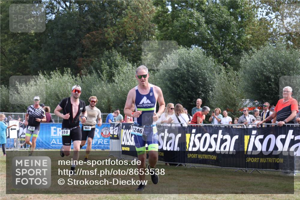 31.08.2025 - Elbe Triathlon Hamburg Strokosch-Dieckow http://msf.ph/oto/8653538 31.08.2025 11:25:48 Ziel 610, 715, 966, 1062, 1139, 1246 meine-sportfotos.de