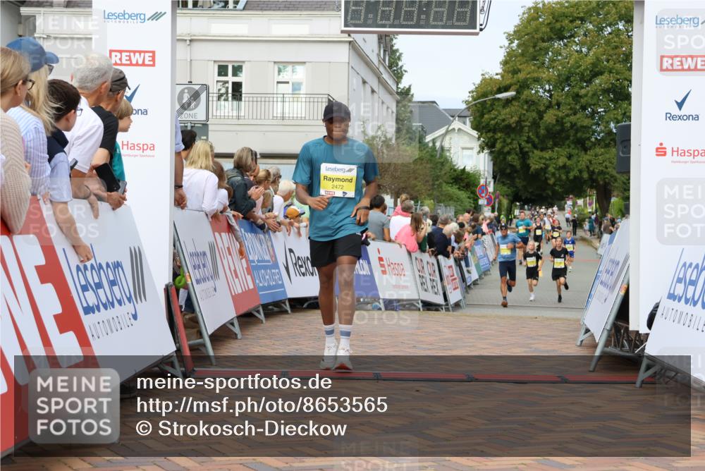 31.08.2025 - 21. Blankeneser Heldenlauf Strokosch-Dieckow http://msf.ph/oto/8653565 31.08.2025 10:25:48 Ziel 2366, 2235, 2472 meine-sportfotos.de