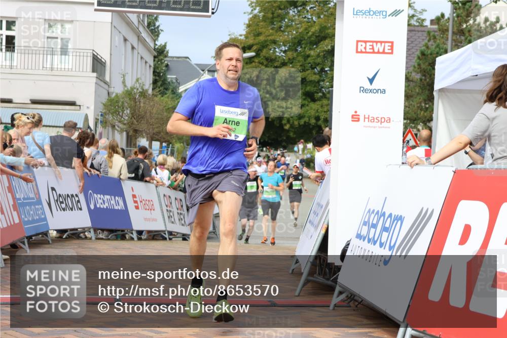 31.08.2025 - 21. Blankeneser Heldenlauf Strokosch-Dieckow http://msf.ph/oto/8653570 31.08.2025 11:07:34 Ziel 3483, 3562, 3516, 3453 meine-sportfotos.de