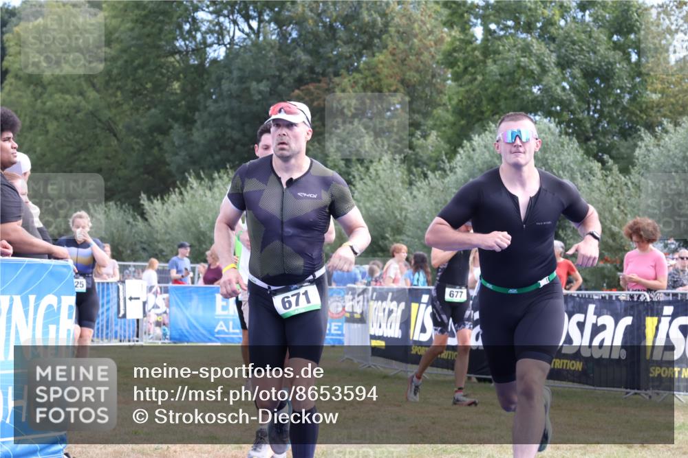 31.08.2025 - Elbe Triathlon Hamburg Strokosch-Dieckow http://msf.ph/oto/8653594 31.08.2025 11:26:56 Ziel 613, 671, 925, 961, 1216 meine-sportfotos.de