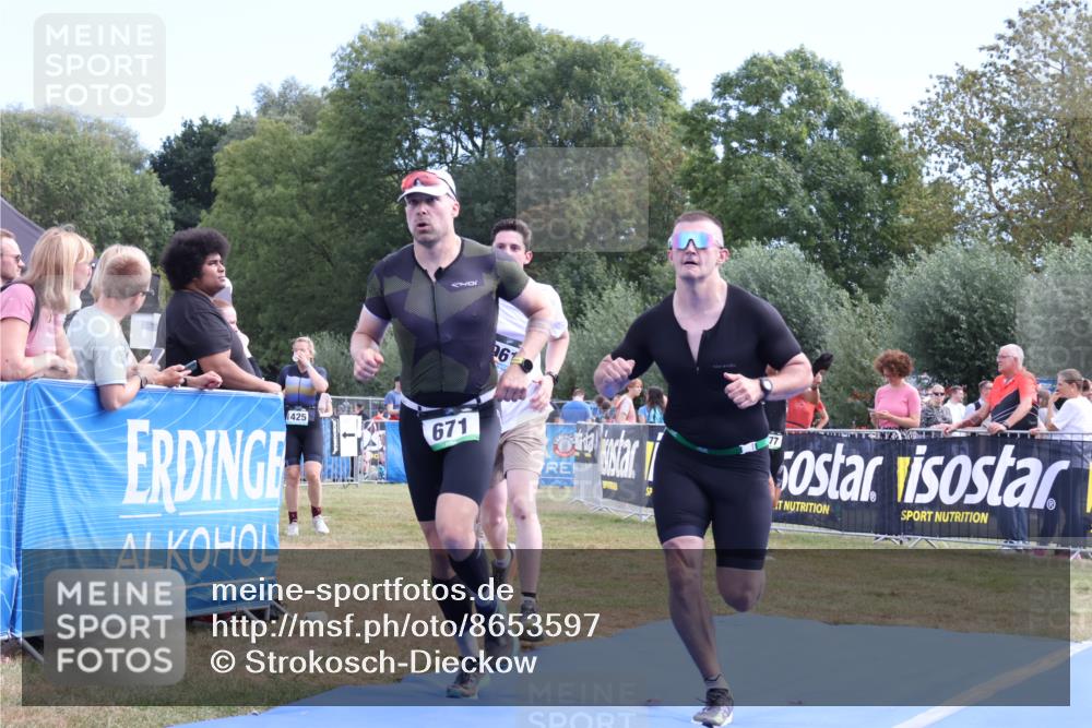 31.08.2025 - Elbe Triathlon Hamburg Strokosch-Dieckow http://msf.ph/oto/8653597 31.08.2025 11:26:56 Ziel 613, 671, 925, 961, 1216 meine-sportfotos.de