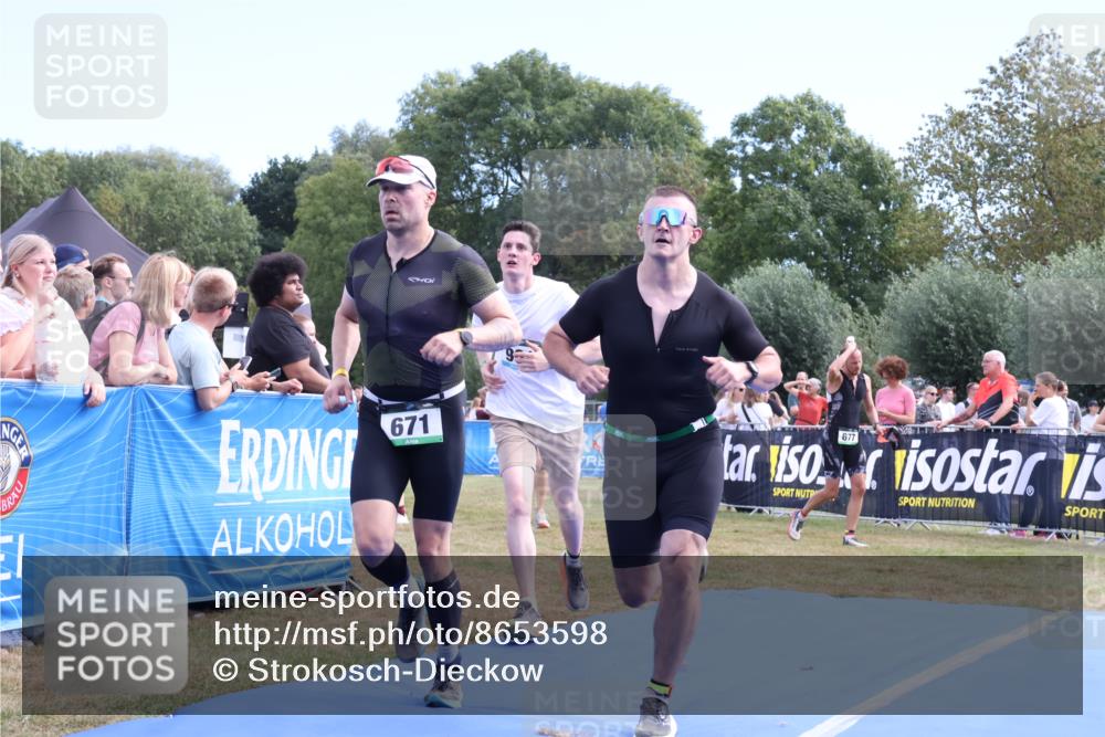 31.08.2025 - Elbe Triathlon Hamburg Strokosch-Dieckow http://msf.ph/oto/8653598 31.08.2025 11:26:57 Ziel 613, 671, 925, 961, 1216 meine-sportfotos.de