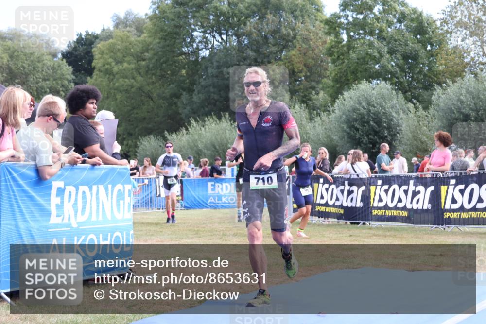 31.08.2025 - Elbe Triathlon Hamburg Strokosch-Dieckow http://msf.ph/oto/8653631 31.08.2025 11:27:15 Ziel 447, 710, 1096 meine-sportfotos.de