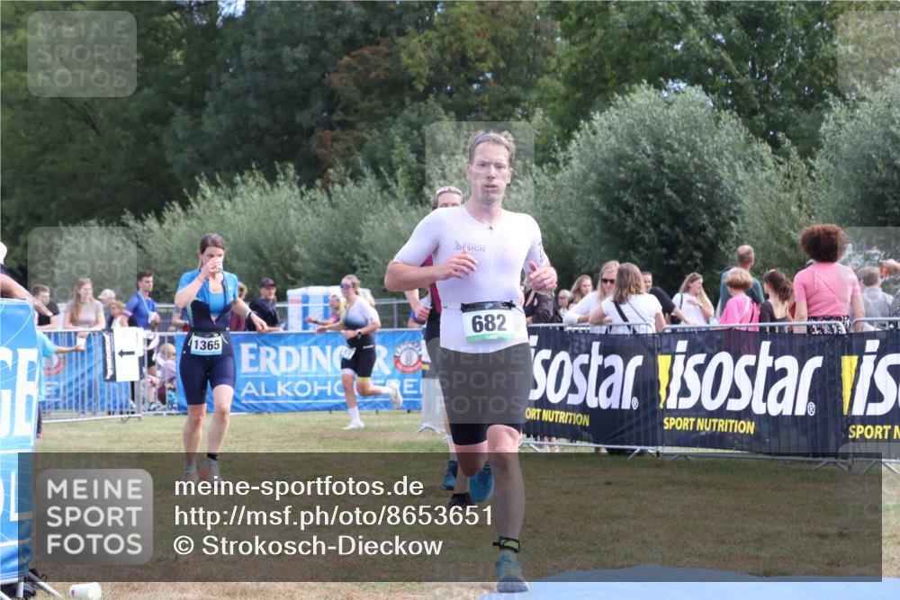 31.08.2025 - Elbe Triathlon Hamburg Strokosch-Dieckow http://msf.ph/oto/8653651 31.08.2025 11:27:23 Ziel 447, 682, 1096, 1143 meine-sportfotos.de