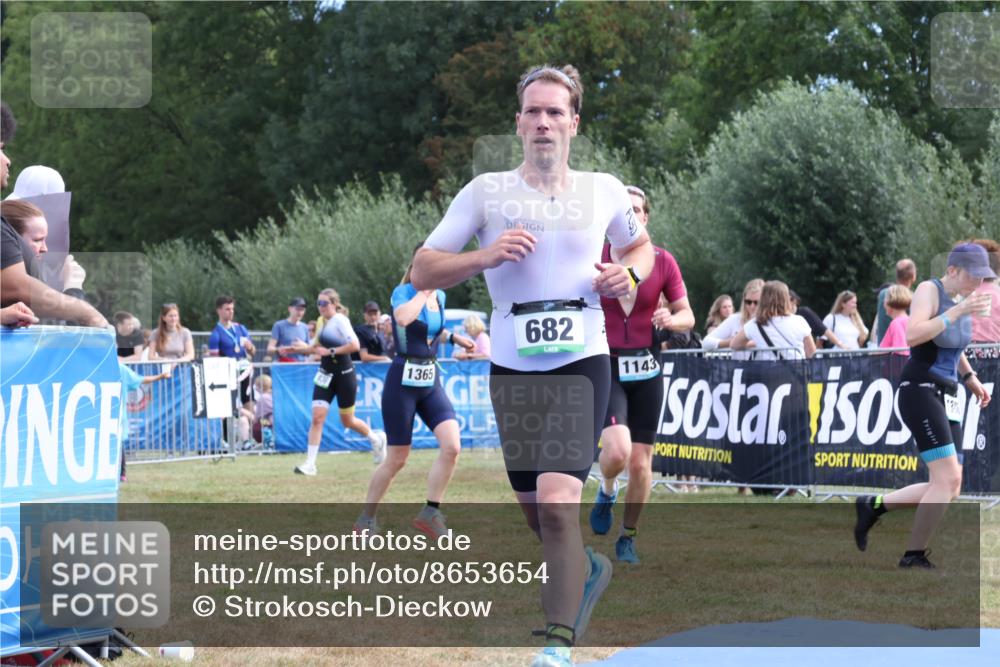 31.08.2025 - Elbe Triathlon Hamburg Strokosch-Dieckow http://msf.ph/oto/8653654 31.08.2025 11:27:24 Ziel 447, 682, 1096, 1143 meine-sportfotos.de