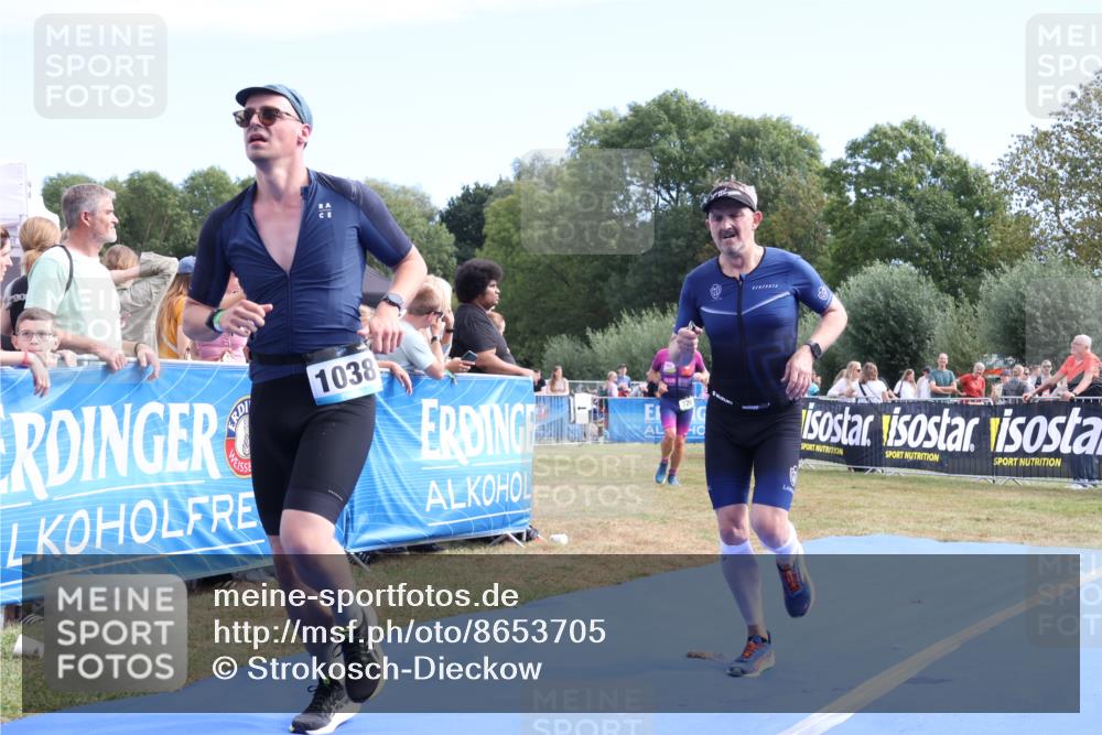 31.08.2025 - Elbe Triathlon Hamburg Strokosch-Dieckow http://msf.ph/oto/8653705 31.08.2025 11:27:59 Ziel 720, 833, 1038, 1074, 1258 meine-sportfotos.de