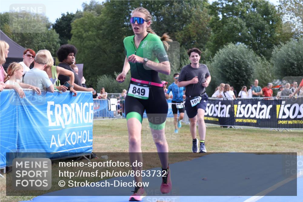 31.08.2025 - Elbe Triathlon Hamburg Strokosch-Dieckow http://msf.ph/oto/8653732 31.08.2025 11:28:08 Ziel 720, 849, 1015, 1265 meine-sportfotos.de