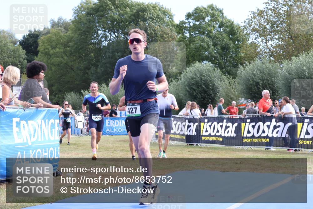 31.08.2025 - Elbe Triathlon Hamburg Strokosch-Dieckow http://msf.ph/oto/8653752 31.08.2025 11:28:21 Ziel 427, 713, 1220, 1235 meine-sportfotos.de