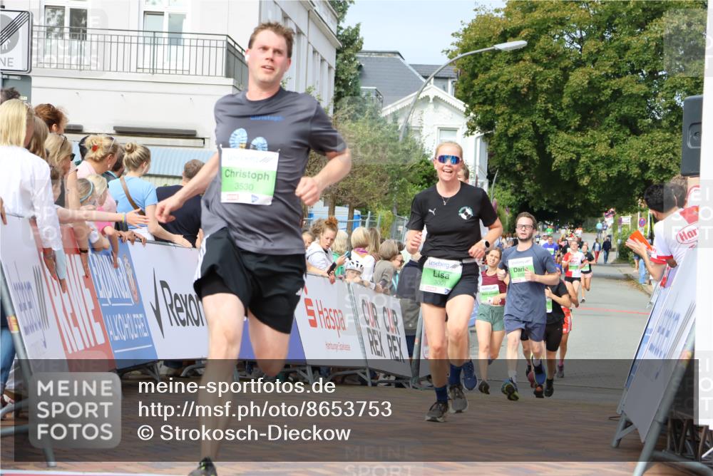 31.08.2025 - 21. Blankeneser Heldenlauf Strokosch-Dieckow http://msf.ph/oto/8653753 31.08.2025 11:07:16 Ziel 3091, 3001, 3368, 3367, 3696, 3530, 3355 meine-sportfotos.de