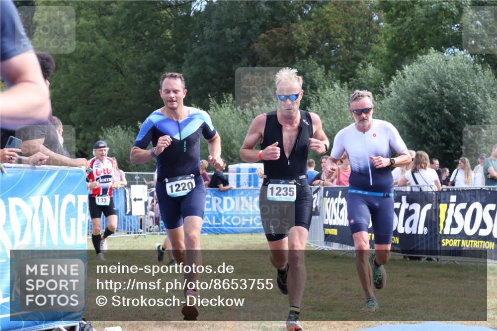 31.08.2025 - Elbe Triathlon Hamburg Strokosch-Dieckow http://msf.ph/oto/8653755 31.08.2025 11:28:22 Ziel 427, 713, 1220, 1235 meine-sportfotos.de