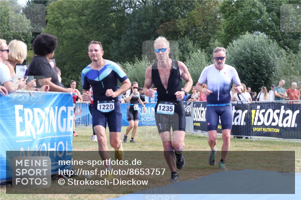 31.08.2025 - Elbe Triathlon Hamburg Strokosch-Dieckow http://msf.ph/oto/8653757 31.08.2025 11:28:23 Ziel 427, 713, 1220, 1235 meine-sportfotos.de