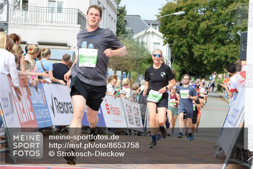 31.08.2025 - 21. Blankeneser Heldenlauf Strokosch-Dieckow http://msf.ph/oto/8653758 31.08.2025 11:07:16 Ziel 3091, 3001, 3368, 3367, 3696, 3530, 3355 meine-sportfotos.de
