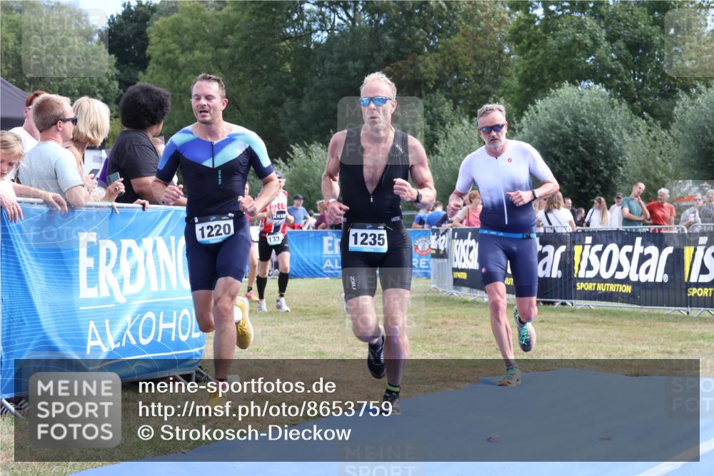 31.08.2025 - Elbe Triathlon Hamburg Strokosch-Dieckow http://msf.ph/oto/8653759 31.08.2025 11:28:23 Ziel 427, 713, 1220, 1235 meine-sportfotos.de
