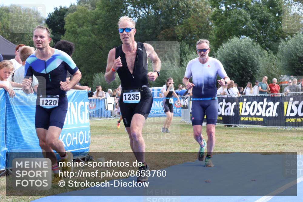 31.08.2025 - Elbe Triathlon Hamburg Strokosch-Dieckow http://msf.ph/oto/8653760 31.08.2025 11:28:23 Ziel 427, 713, 1220, 1235 meine-sportfotos.de