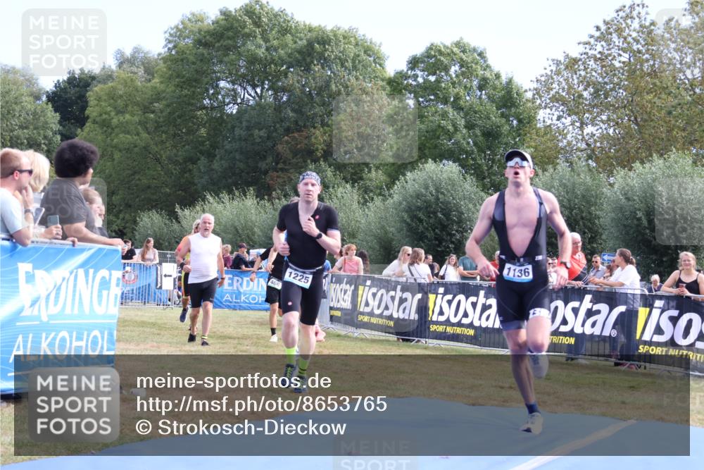 31.08.2025 - Elbe Triathlon Hamburg Strokosch-Dieckow http://msf.ph/oto/8653765 31.08.2025 11:28:35 Ziel 466, 500, 667, 1136, 1225 meine-sportfotos.de