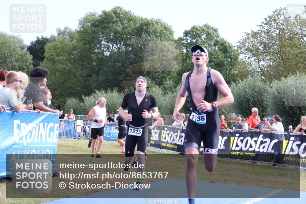 31.08.2025 - Elbe Triathlon Hamburg Strokosch-Dieckow http://msf.ph/oto/8653767 31.08.2025 11:28:36 Ziel 466, 500, 667, 1136, 1225 meine-sportfotos.de