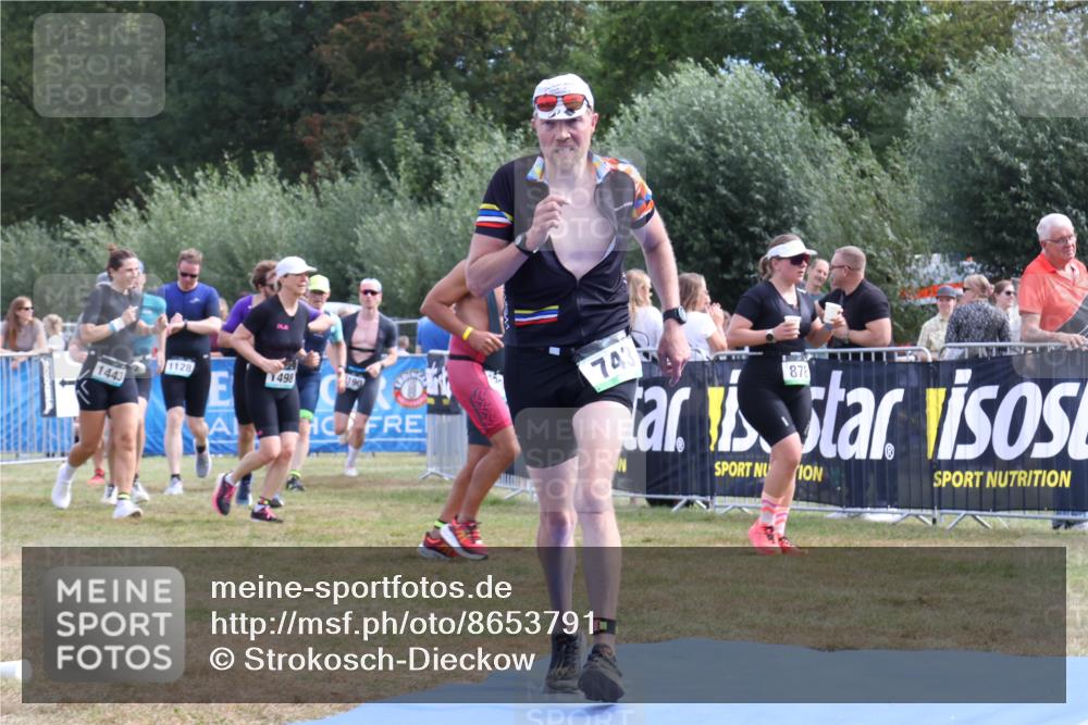 31.08.2025 - Elbe Triathlon Hamburg Strokosch-Dieckow http://msf.ph/oto/8653791 31.08.2025 11:28:44 Ziel 461, 466, 500, 566, 692, 735, 743, 881, 1128, 1190, 1315 meine-sportfotos.de