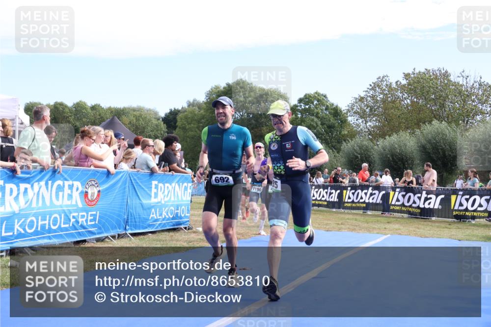 31.08.2025 - Elbe Triathlon Hamburg Strokosch-Dieckow http://msf.ph/oto/8653810 31.08.2025 11:28:49 Ziel 461, 566, 635, 692, 735, 743, 881, 1128, 1190, 1315 meine-sportfotos.de