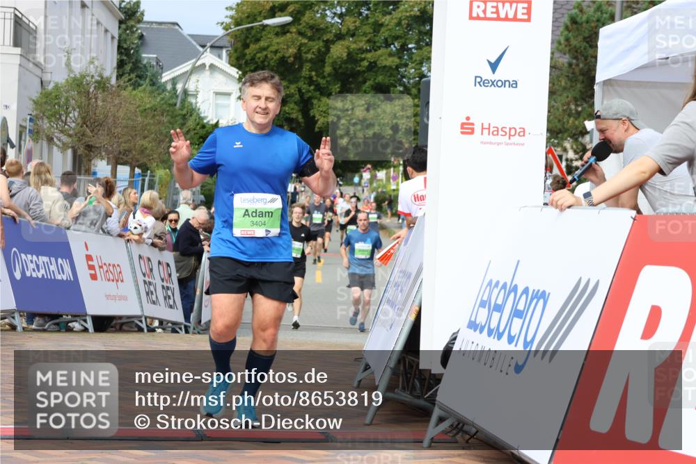31.08.2025 - 21. Blankeneser Heldenlauf Strokosch-Dieckow http://msf.ph/oto/8653819 31.08.2025 11:07:05 Ziel 3377, 3322, 3404 meine-sportfotos.de