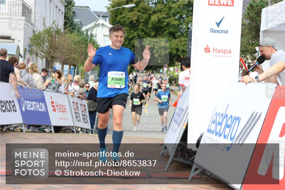 31.08.2025 - 21. Blankeneser Heldenlauf Strokosch-Dieckow http://msf.ph/oto/8653837 31.08.2025 11:07:05 Ziel 3377, 3322, 3404 meine-sportfotos.de