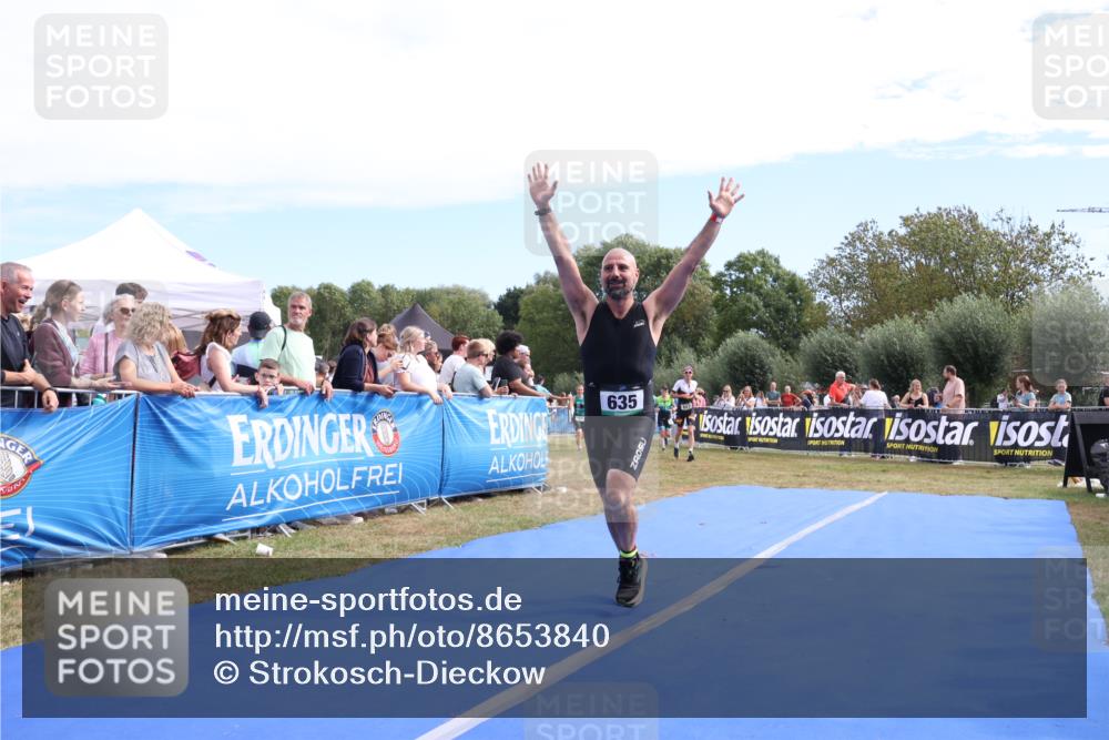 31.08.2025 - Elbe Triathlon Hamburg Strokosch-Dieckow http://msf.ph/oto/8653840 31.08.2025 11:28:58 Ziel 566, 635, 657, 805, 1238 meine-sportfotos.de