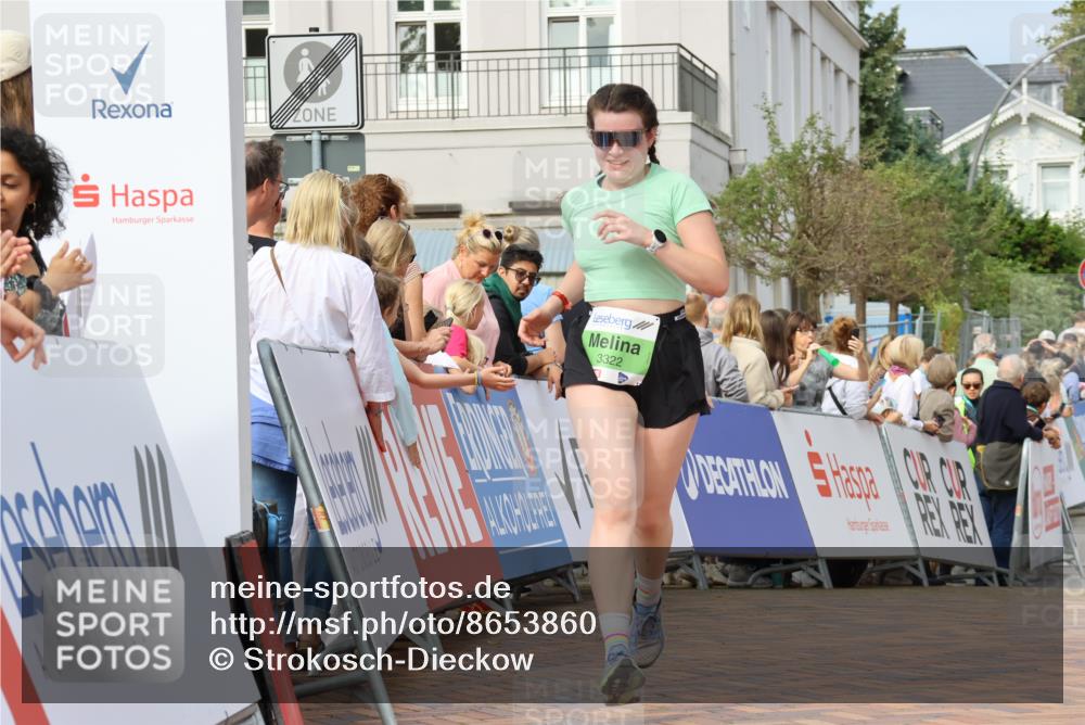 31.08.2025 - 21. Blankeneser Heldenlauf Strokosch-Dieckow http://msf.ph/oto/8653860 31.08.2025 11:07:01 Ziel 3377, 3322, 3404 meine-sportfotos.de