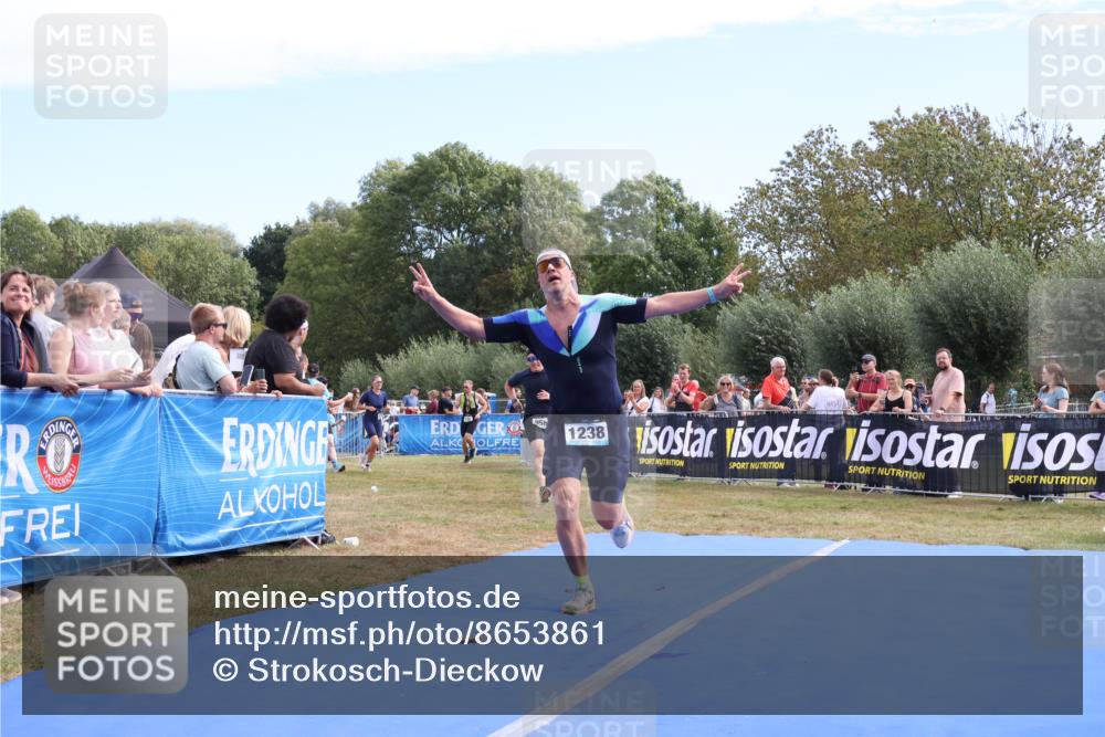 31.08.2025 - Elbe Triathlon Hamburg Strokosch-Dieckow http://msf.ph/oto/8653861 31.08.2025 11:29:06 Ziel 657, 805, 958, 1238 meine-sportfotos.de