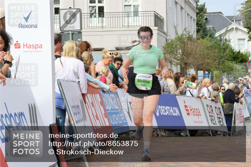 31.08.2025 - 21. Blankeneser Heldenlauf Strokosch-Dieckow http://msf.ph/oto/8653875 31.08.2025 11:07:01 Ziel 3377, 3322, 3404 meine-sportfotos.de