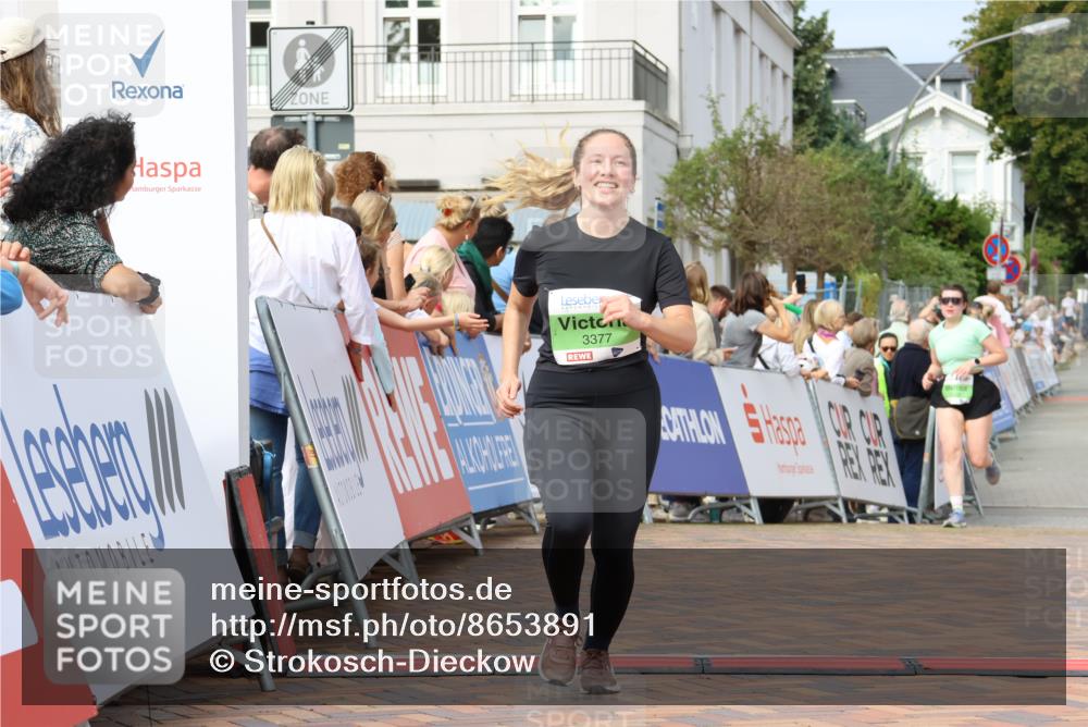 31.08.2025 - 21. Blankeneser Heldenlauf Strokosch-Dieckow http://msf.ph/oto/8653891 31.08.2025 11:06:57 Ziel 3377, 3322, 3246 meine-sportfotos.de