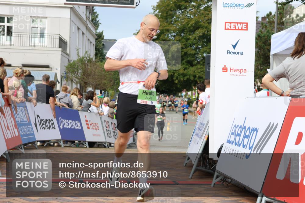 31.08.2025 - 21. Blankeneser Heldenlauf Strokosch-Dieckow http://msf.ph/oto/8653910 31.08.2025 11:06:50 Ziel 3261, 3246 meine-sportfotos.de