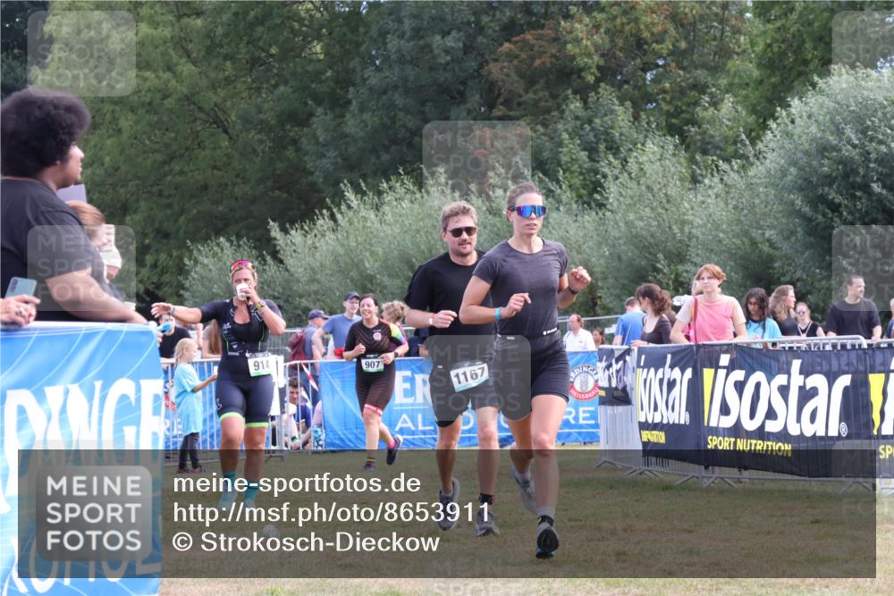 31.08.2025 - Elbe Triathlon Hamburg Strokosch-Dieckow http://msf.ph/oto/8653911 31.08.2025 11:29:30 Ziel 648, 835, 893, 1167 meine-sportfotos.de