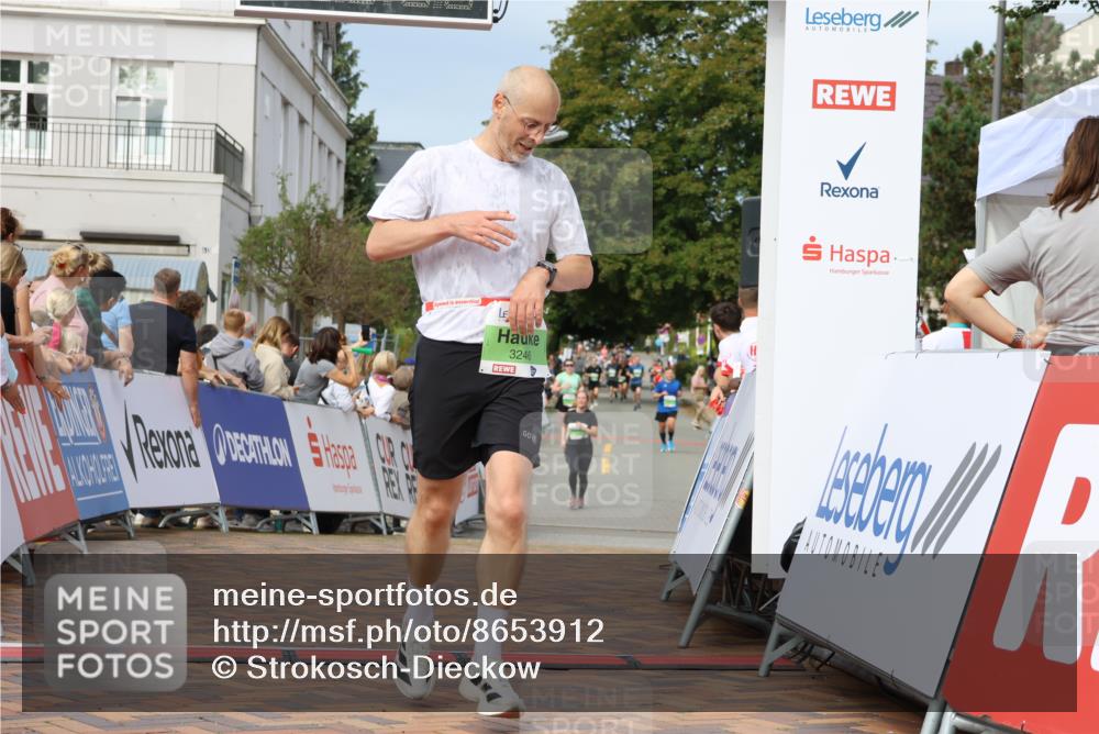 31.08.2025 - 21. Blankeneser Heldenlauf Strokosch-Dieckow http://msf.ph/oto/8653912 31.08.2025 11:06:50 Ziel 3261, 3246 meine-sportfotos.de
