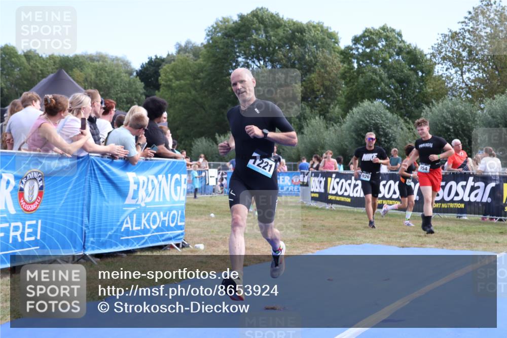 31.08.2025 - Elbe Triathlon Hamburg Strokosch-Dieckow http://msf.ph/oto/8653924 31.08.2025 11:29:41 Ziel 954, 1026, 1102, 1221, 1224 meine-sportfotos.de