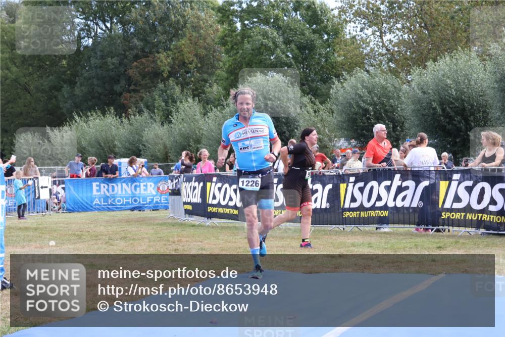 31.08.2025 - Elbe Triathlon Hamburg Strokosch-Dieckow http://msf.ph/oto/8653948 31.08.2025 11:29:52 Ziel 1102, 1224, 1226 meine-sportfotos.de