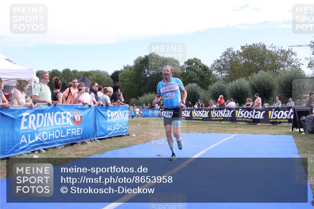 31.08.2025 - Elbe Triathlon Hamburg Strokosch-Dieckow http://msf.ph/oto/8653958 31.08.2025 11:29:54 Ziel 502, 941, 1224, 1226 meine-sportfotos.de