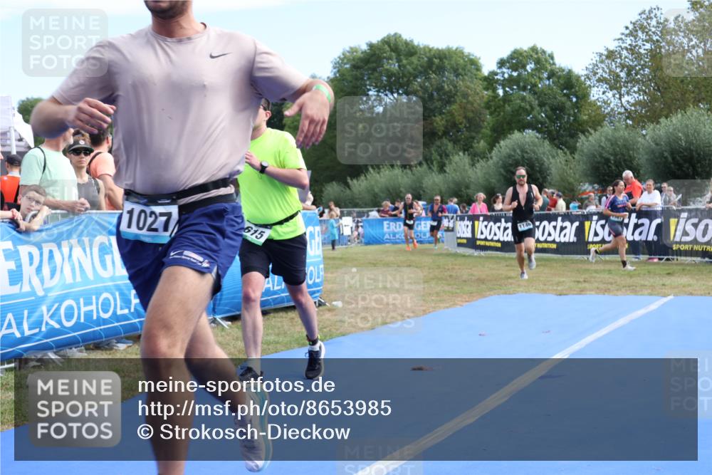 31.08.2025 - Elbe Triathlon Hamburg Strokosch-Dieckow http://msf.ph/oto/8653985 31.08.2025 11:30:25 Ziel 612, 615, 1027, 1146, 1169 meine-sportfotos.de