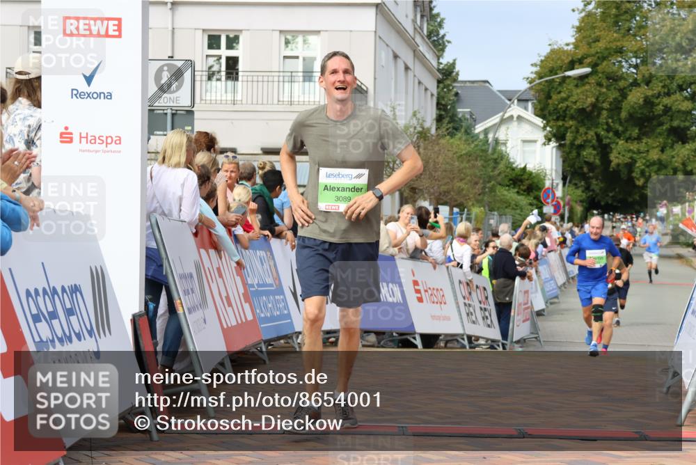 31.08.2025 - 21. Blankeneser Heldenlauf Strokosch-Dieckow http://msf.ph/oto/8654001 31.08.2025 11:06:24 Ziel 3305, 3089, 3049 meine-sportfotos.de