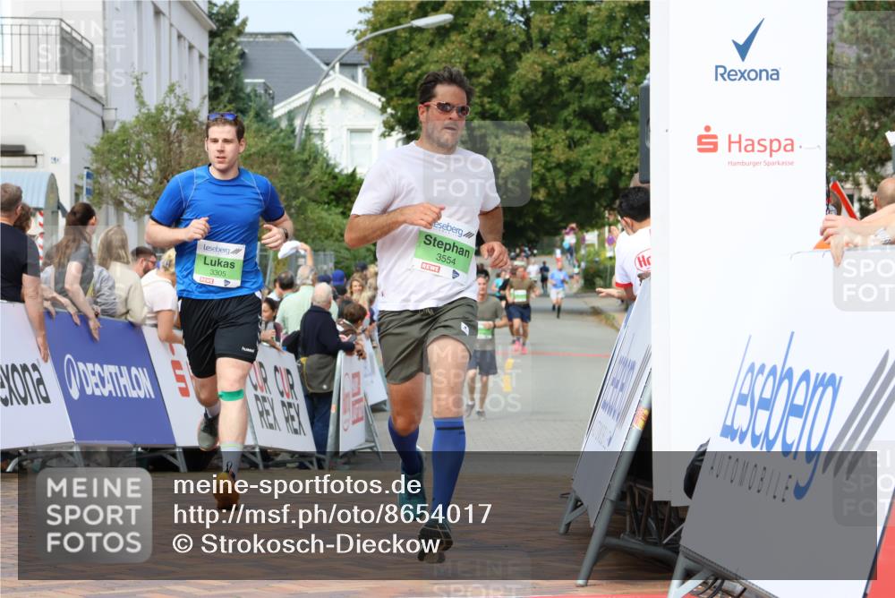 31.08.2025 - 21. Blankeneser Heldenlauf Strokosch-Dieckow http://msf.ph/oto/8654017 31.08.2025 11:06:15 Ziel 3305, 3554 meine-sportfotos.de