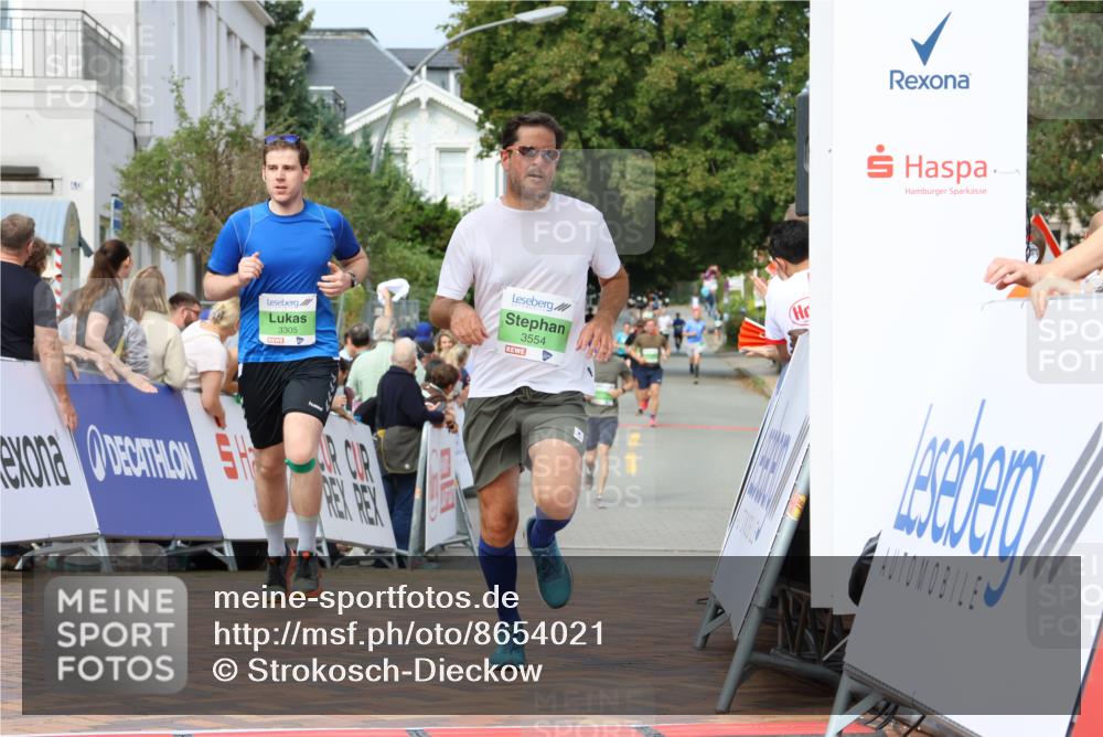 31.08.2025 - 21. Blankeneser Heldenlauf Strokosch-Dieckow http://msf.ph/oto/8654021 31.08.2025 11:06:15 Ziel 3305, 3554 meine-sportfotos.de
