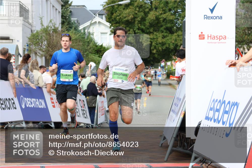 31.08.2025 - 21. Blankeneser Heldenlauf Strokosch-Dieckow http://msf.ph/oto/8654023 31.08.2025 11:06:15 Ziel 3305, 3554 meine-sportfotos.de