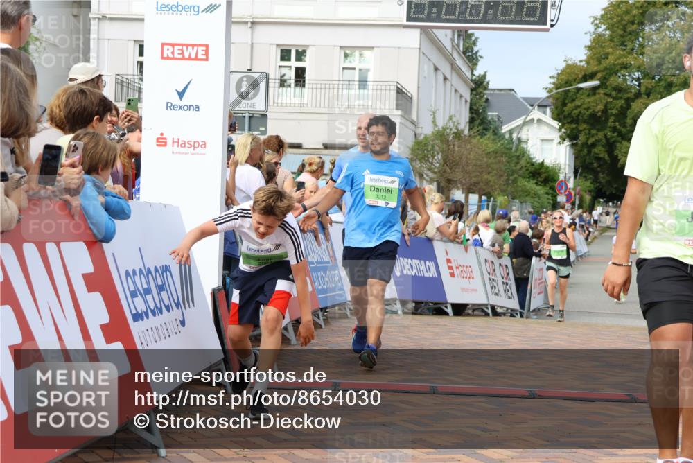 31.08.2025 - 21. Blankeneser Heldenlauf Strokosch-Dieckow http://msf.ph/oto/8654030 31.08.2025 11:06:00 Ziel 3312, 3381, 3498, 3681, 3427, 3183, 3207, 3637 meine-sportfotos.de